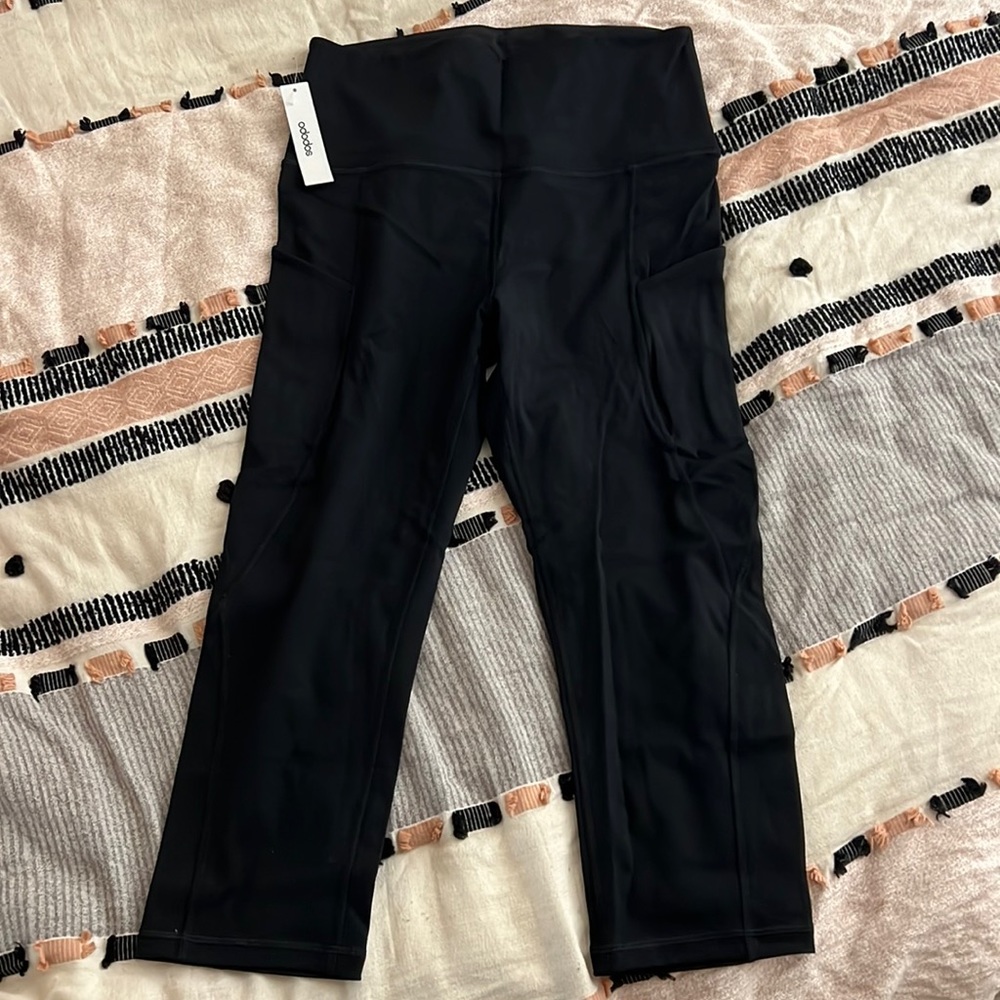Ododos black Capri leggings with pockets